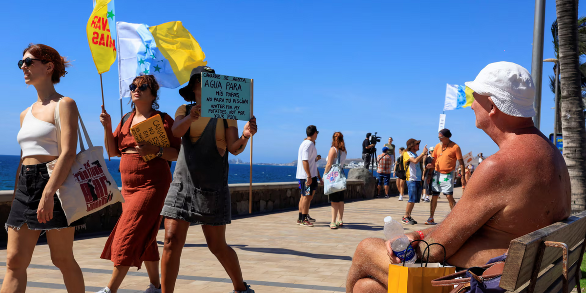 NextImg:Canary Islands locals turn on anti-tourist zealots - 'Cutting off their noses to spite their faces!'