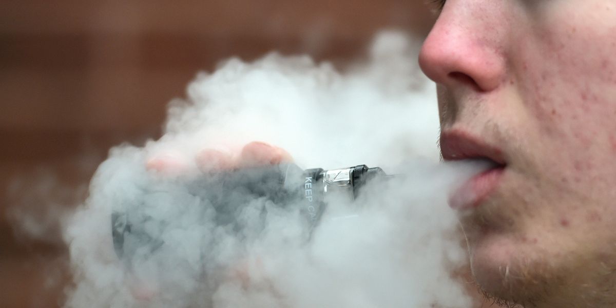 NextImg:Teenagers waking up in middle of the night to vape