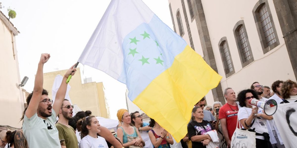 NextImg:British tourists urged to visit the Canary Islands by locals despite anti-tourist protests