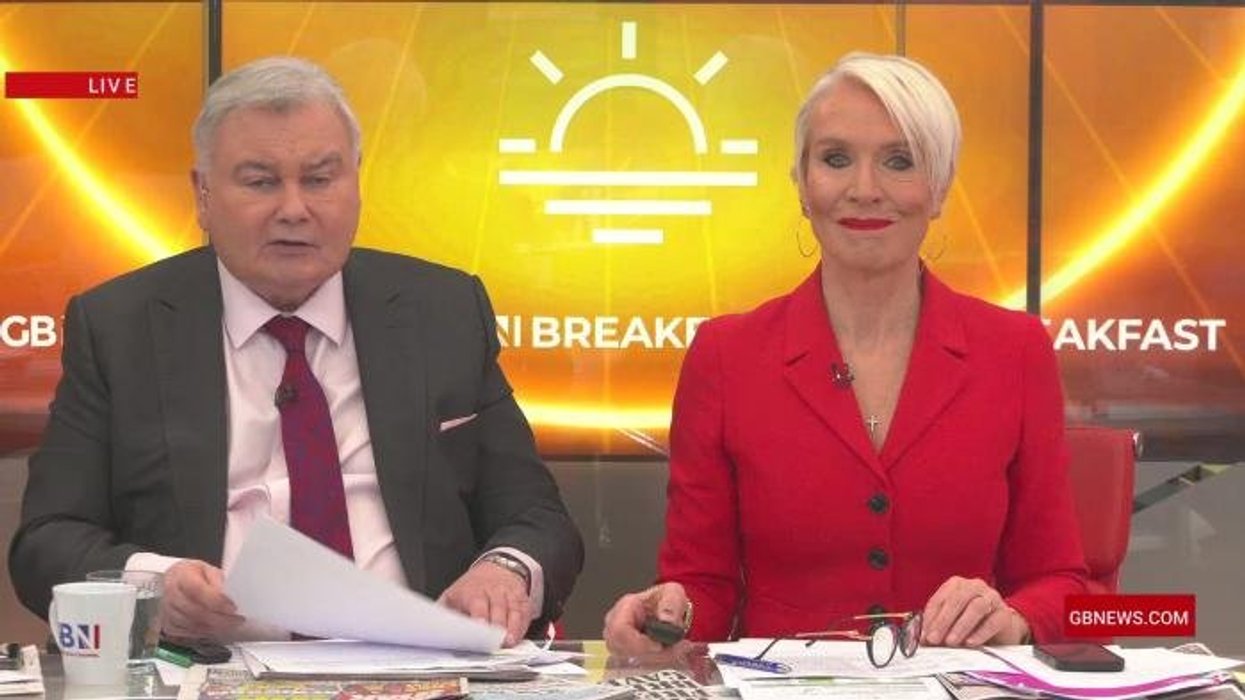 Shocking moment thugs hammer into London jewellery store in broad daylight