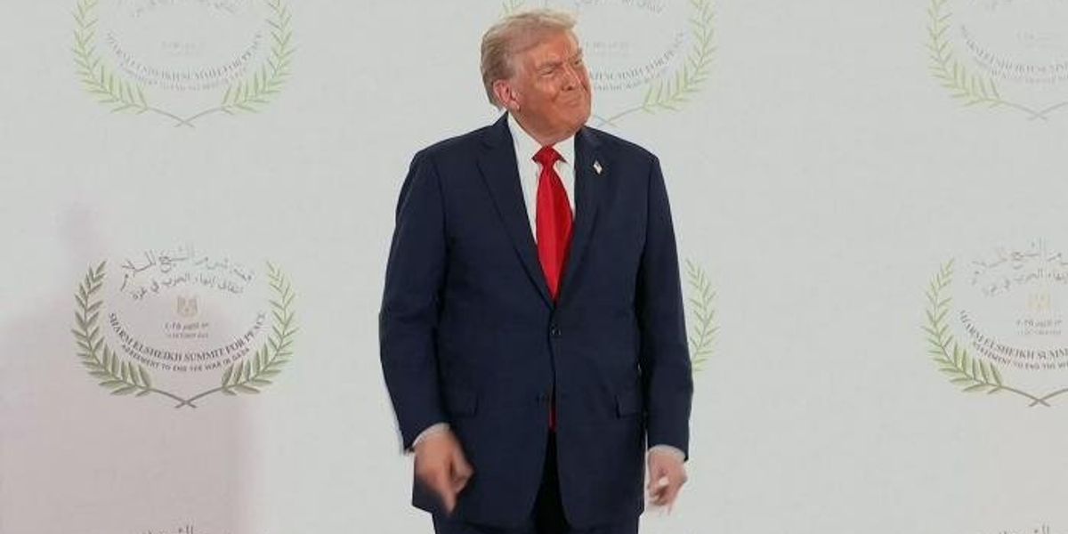 NextImg:WATCH: Donald Trump shakes hands with Keir Starmer at Gaza peace summit
