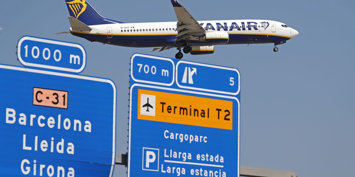 NextImg:Ryanair flight met by RIOT VAN in emergency landing after passengers break aircraft rules