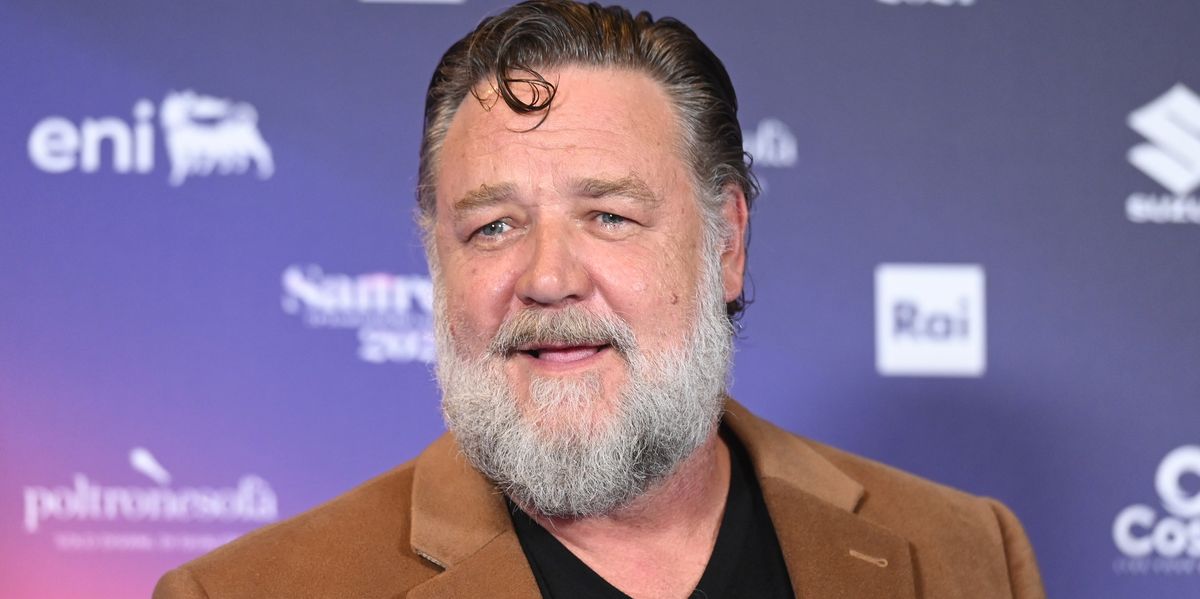 NextImg:Russell Crowe looks '20 years younger' as he dons unrecognisable new look after ditching beard