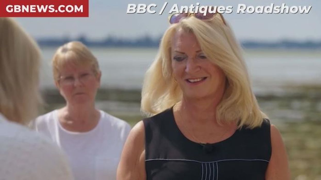 BBC Antiques Roadshow expert admits 'you won't even get £100' as she exposes flaw in worthless sideboard