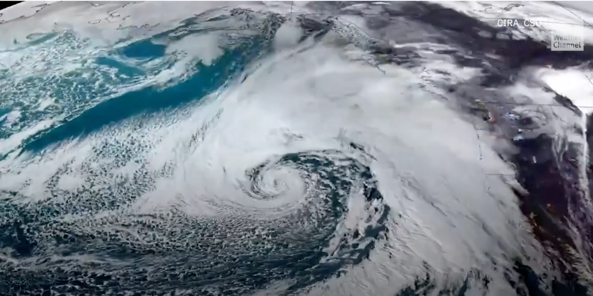 NextImg:US weather: Deadly 1,000-mile storm to batter America with snow and floods
