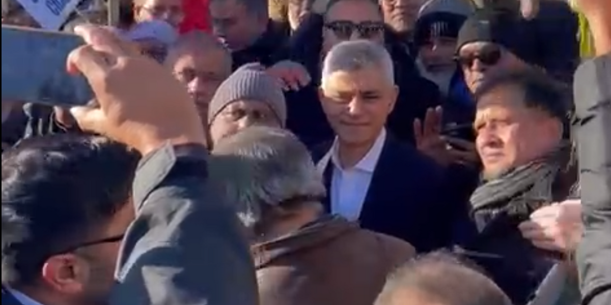 NextImg:Sadiq Khan branded 'ridiculous' for celebrating ‘pause’ of English language requirement for cabbies
