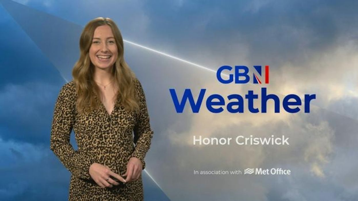 UK weather: Met Office urges Britons to 'amend plans' as yellow fog warning sparks travel chaos