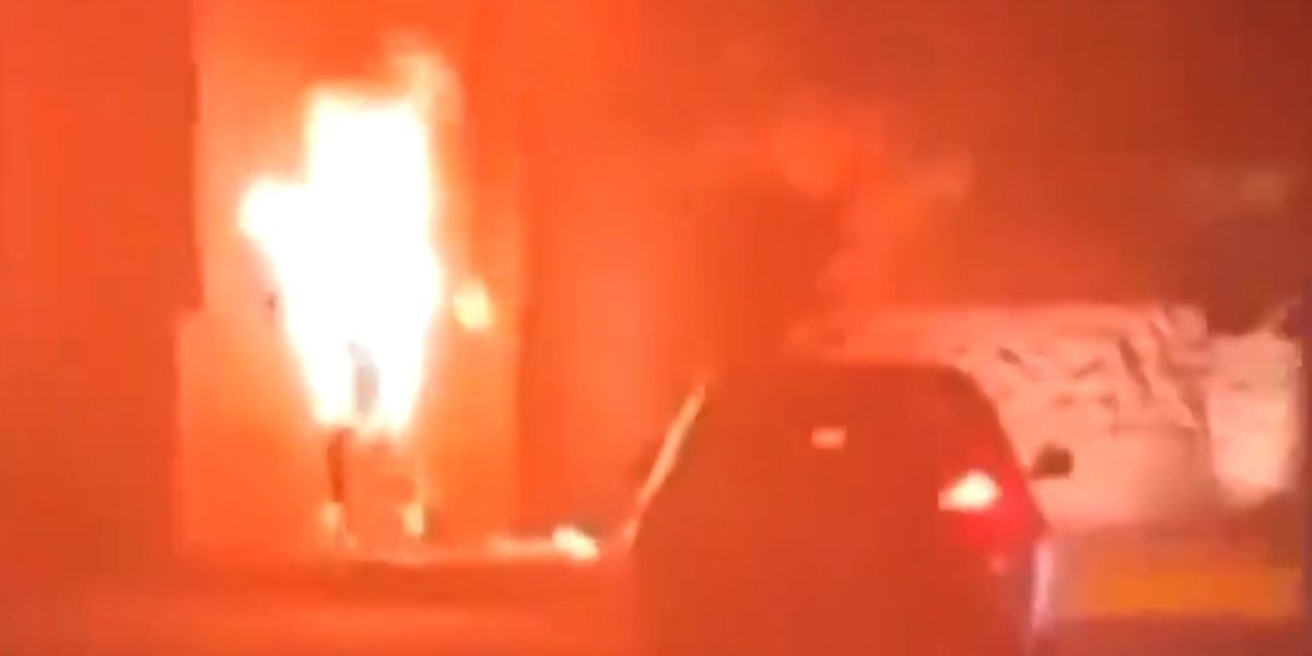 NextImg:Man shot dead after ‘setting himself on fire’ at Jordanian royal palace gates