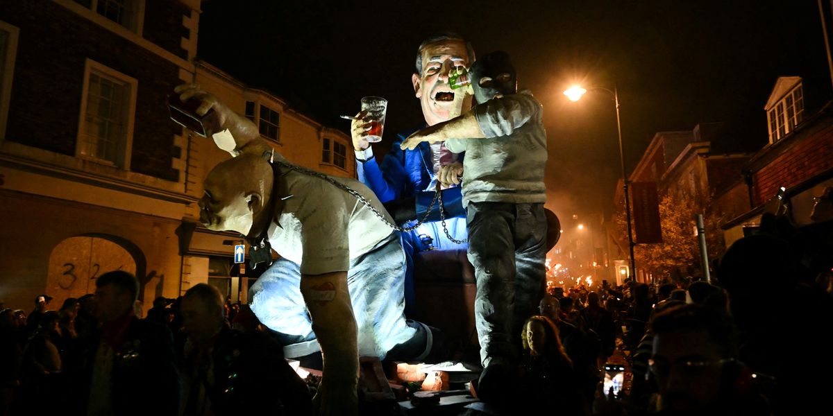 NextImg:'Two-tier policing!' Fury as Nigel Farage 'rioters' effigy paraded during Bonfire Night celebrations