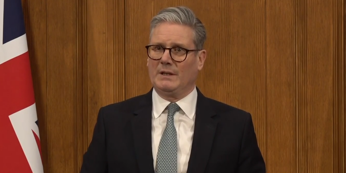 NextImg:Keir Starmer hits back at claims he's 'Nigel Farage in disguise' as PM blasts Reform UK for 'fawning over Putin'