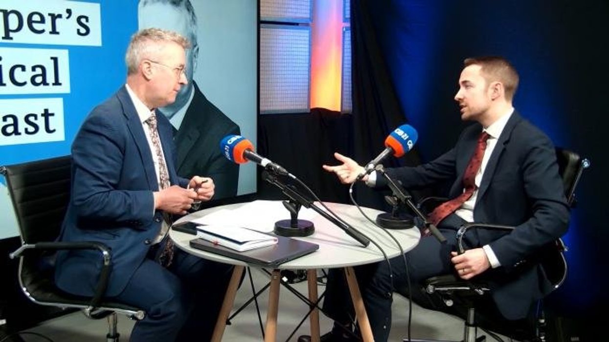 Keir Starmer 'could impose internet bans on ADULTS' warns peer in major censorship alert