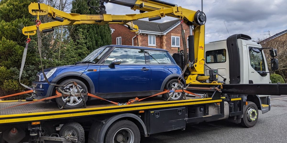 NextImg:DVLA slap thousands of drivers with huge fines as untaxed vehicles risk being auctioned or 'crushed'