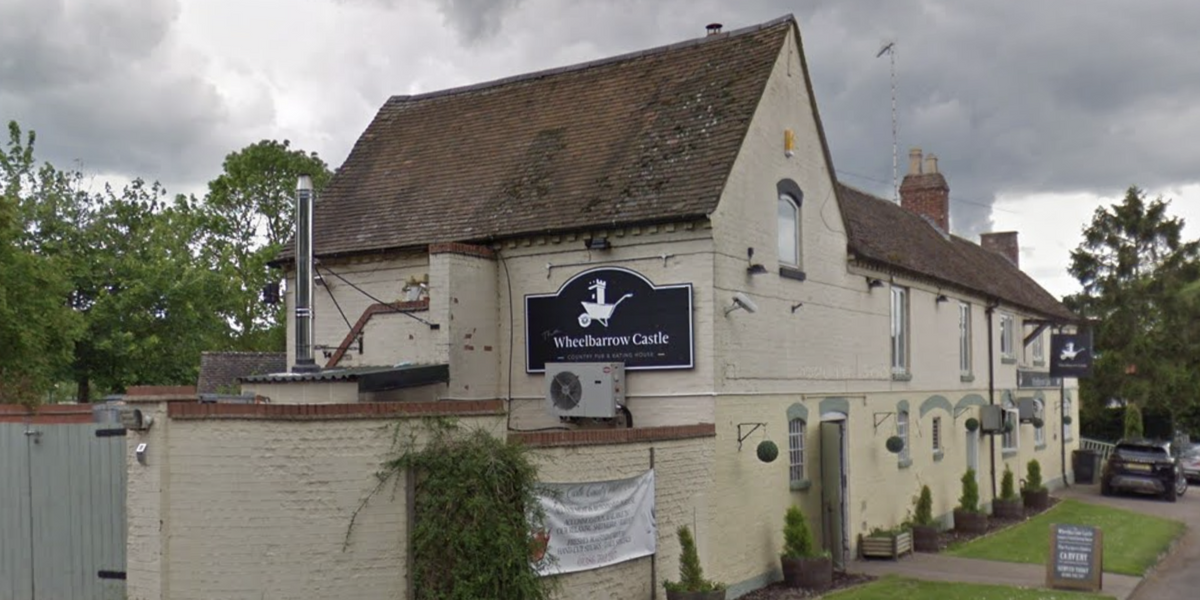 NextImg:Six women with baby 'stuffed their faces' and downed booze before walking out without paying £140 pub bill