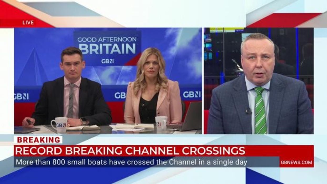 More than 800 migrants cross Channel as 2025 daily record smashed