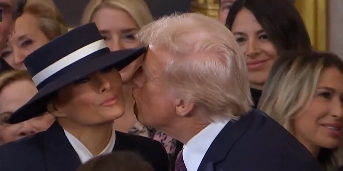 NextImg:Melania Trump fails to kiss Donald Trump in awkward inauguration moment