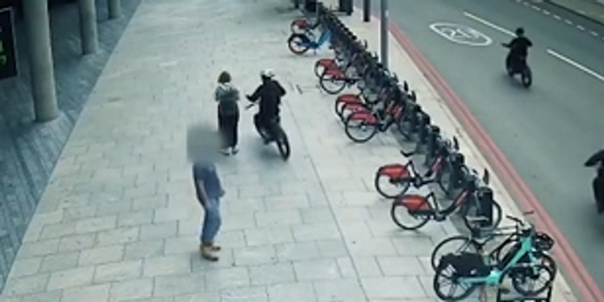 NextImg:WATCH: Satisfying moment Met Police arrest phone-snatching gang and recover 30 stolen mobiles