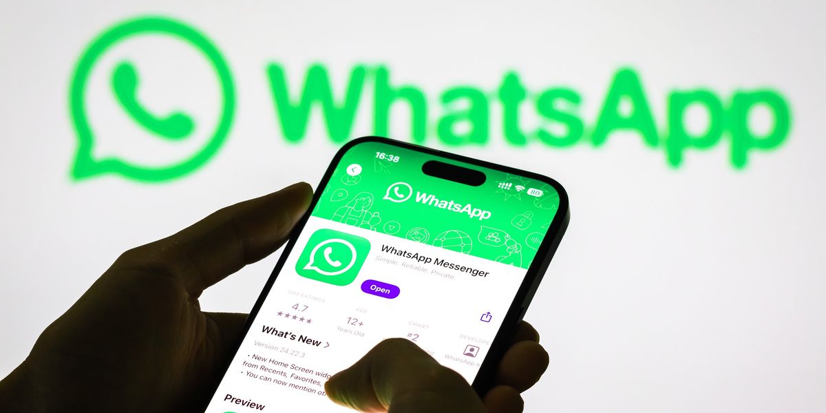 NextImg:WhatsApp and Facebook Messenger down as thousands of users across Britain unable to send messages