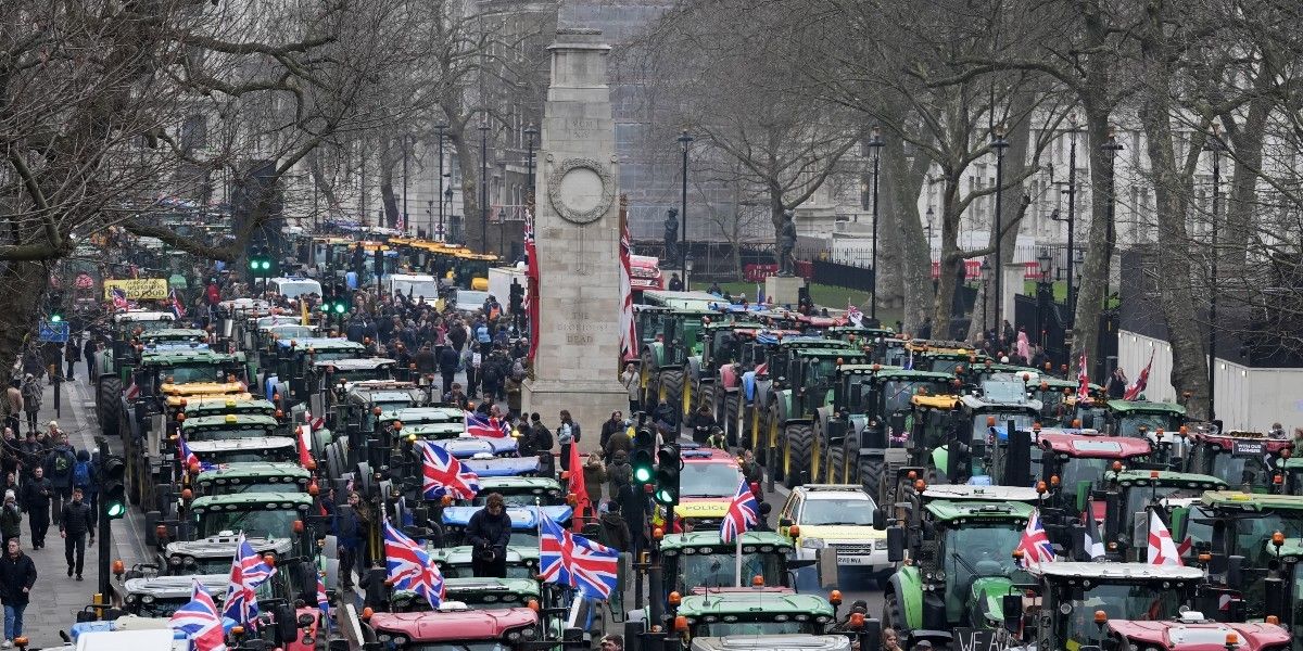 NextImg:Farmers told to 'leave tractors at home' or face ARREST as thousands to protest against Rachel Reeves's tax raid