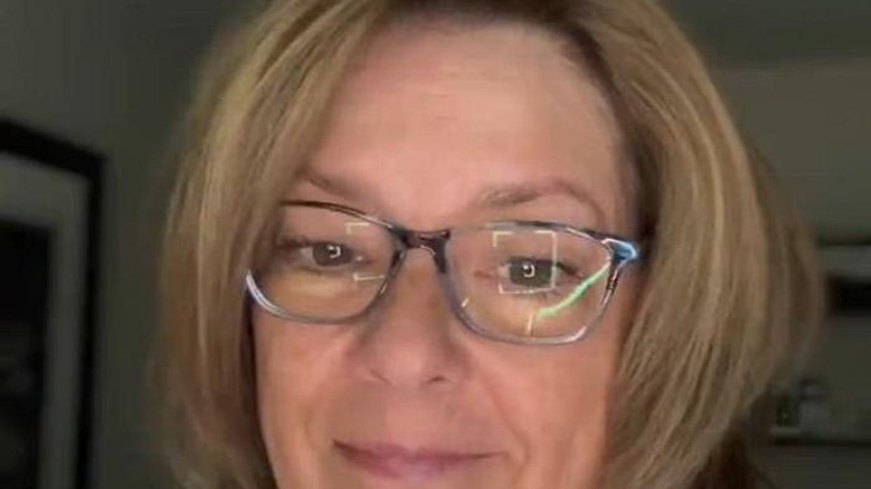 Professional makeup artist warns against 'sleek' viral trend that could 'destroy' your look this summer - 'Try this instead!'