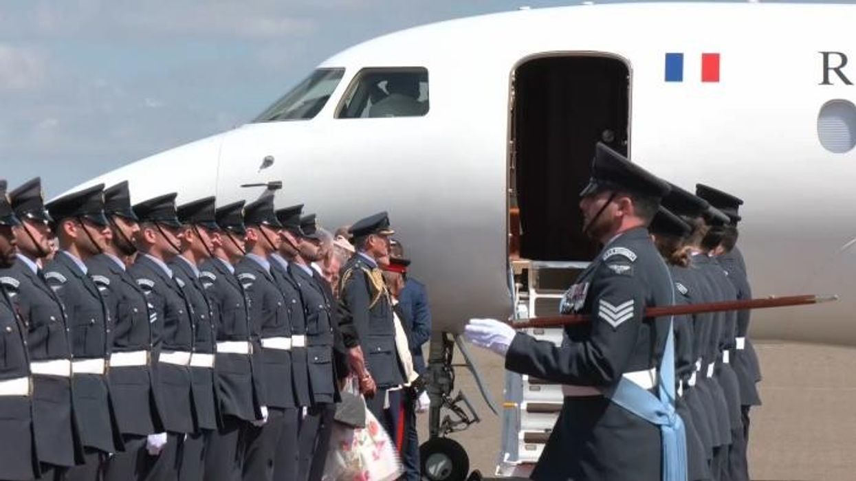 Emmanuel Macron IGNORED by wife Brigitte in awkward moment as couple arrive for UK state visit