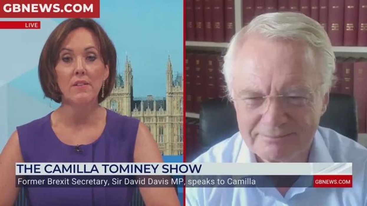 'It's a disaster!' David Davis casts huge doubt on Keir Starmer's migrant deal: 'Cost free to the French'