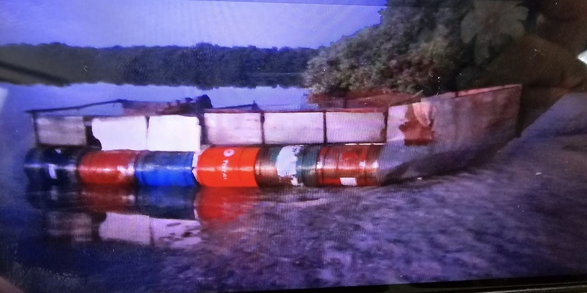 NextImg:Border agents arrest dozens of migrants who landed in America in makeshift barrel rafts