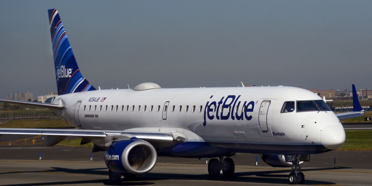 NextImg:Rabbi and wife sue airline after 'antisemitic' staff 'refused to allow them to switch seats for religious reasons'