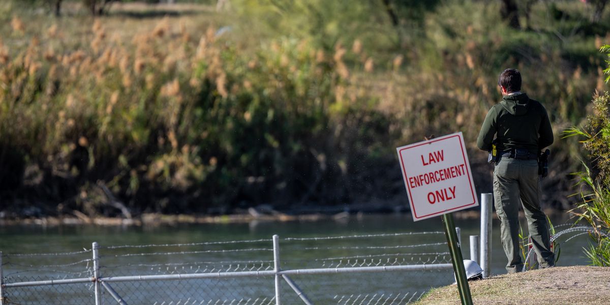 NextImg:Texas National Guard takes urgent action to seize control of border park in bid to curb migrant crisis