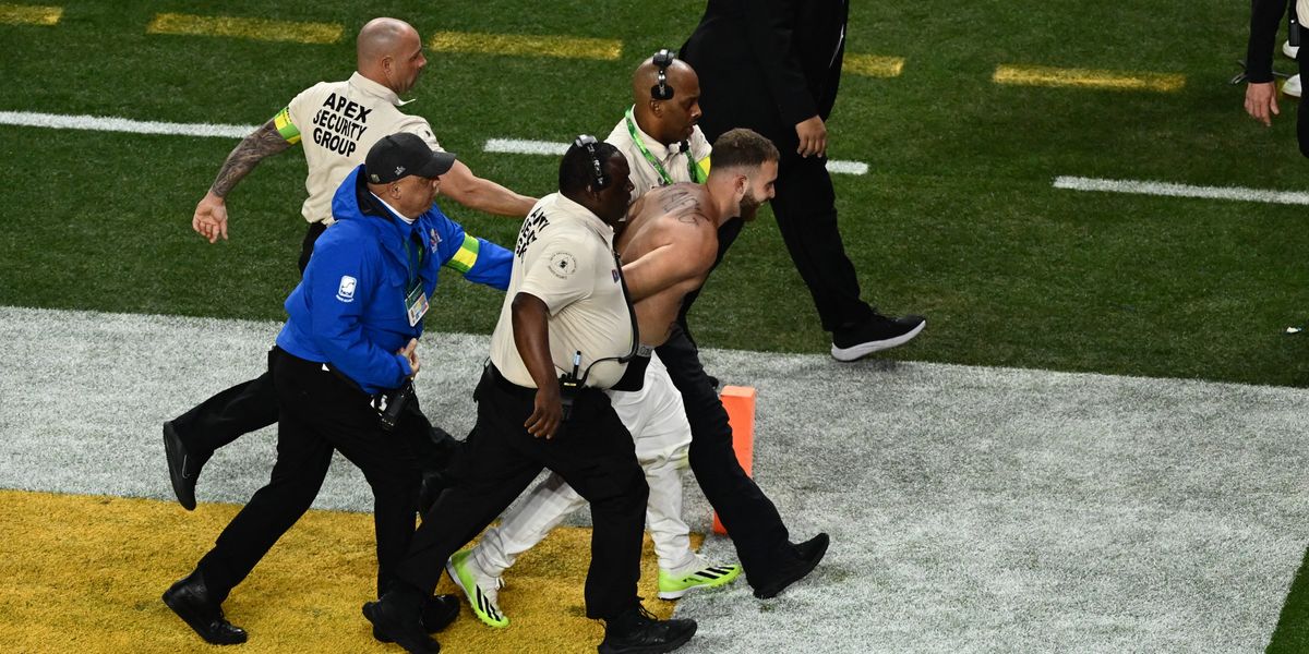 NextImg:Super Bowl streakers: Super Bowl interrupted as San Francisco 49ers and Kansas City Chiefs left furious