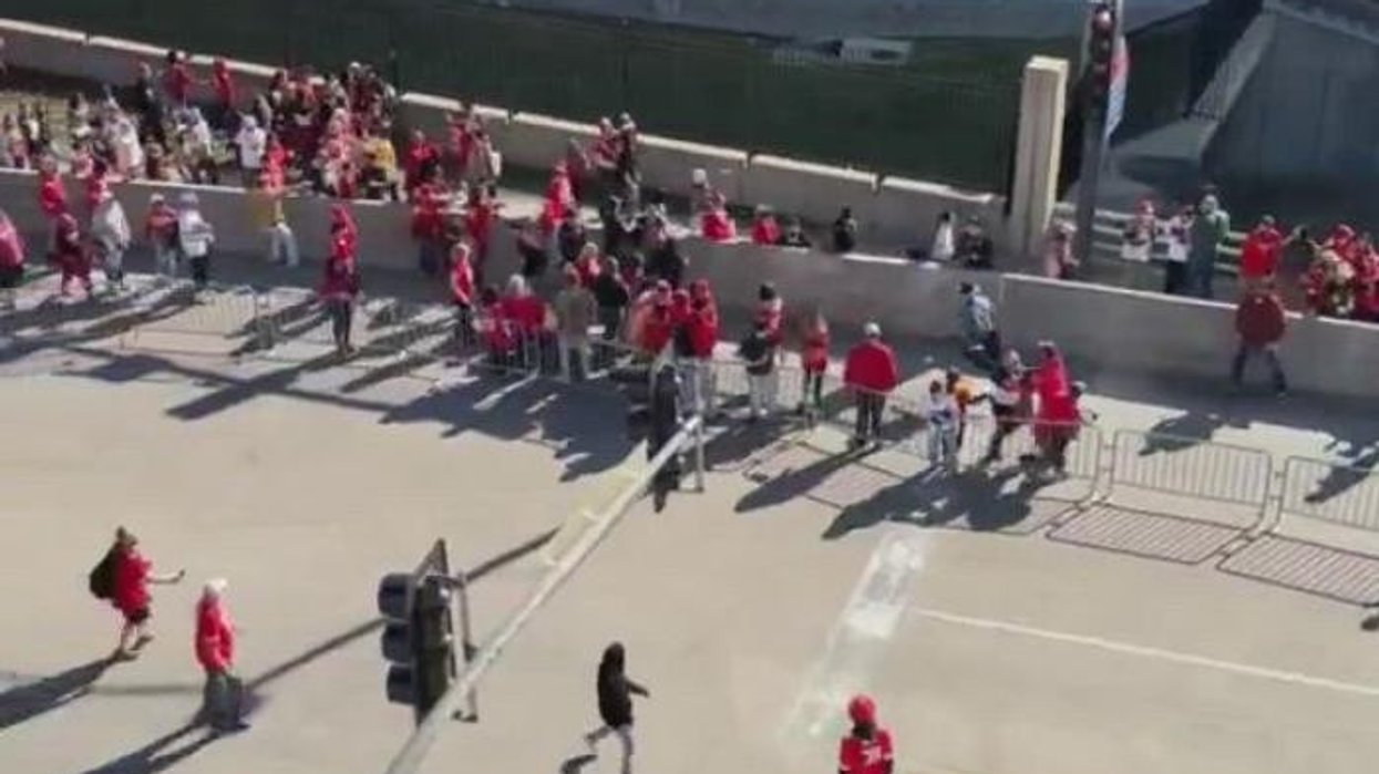 NFL icon Brett Favre gives different take to Tom Brady about Travis Kelce's Super Bowl shove on Andy Reid