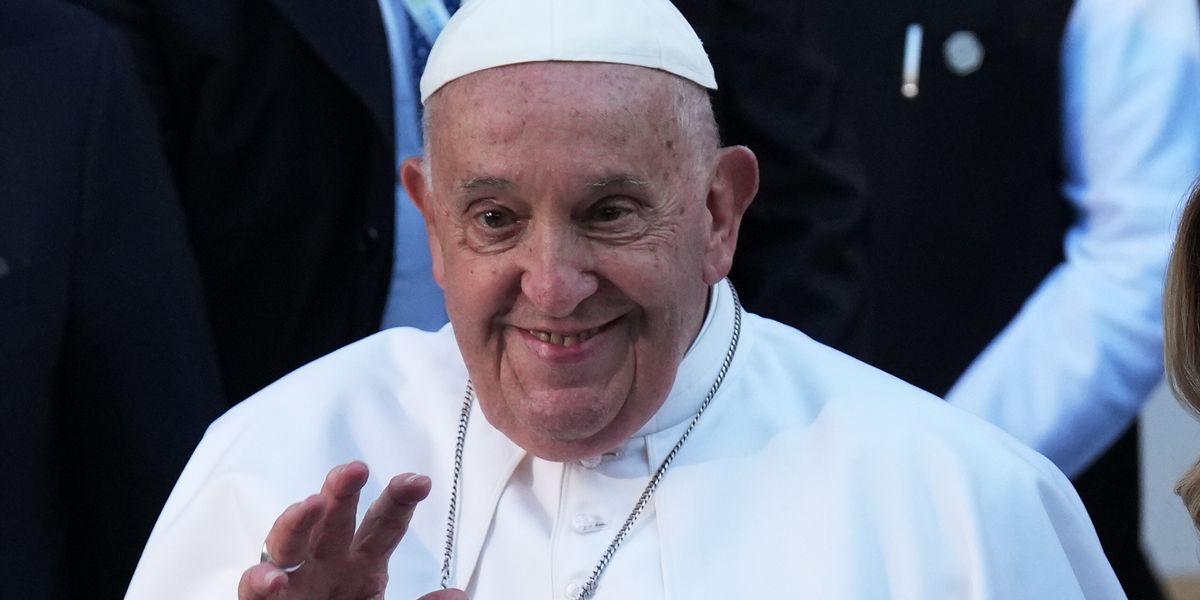 NextImg:Pope Francis accidentally pledges support for NFL side - and is mercilessly trolled
