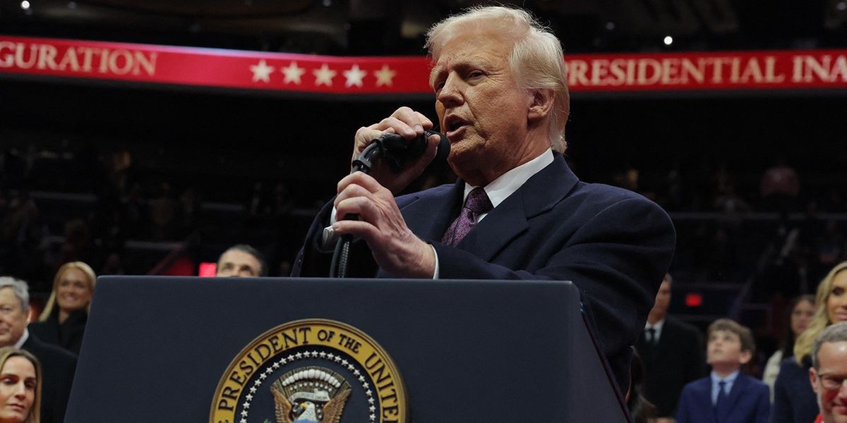 NextImg:Trump suffers 'curse of the autocue' at inauguration speech as expert blasts 'outdated' technology