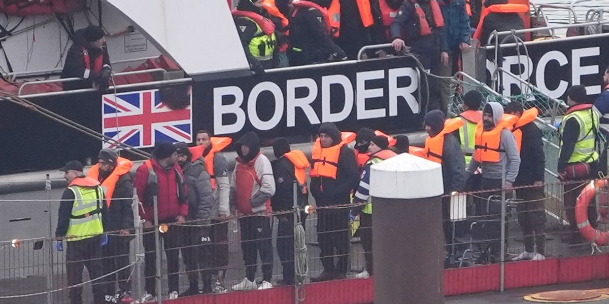 NextImg:Suspected people smugglers face internet and phone bans in migrant crisis crackdown