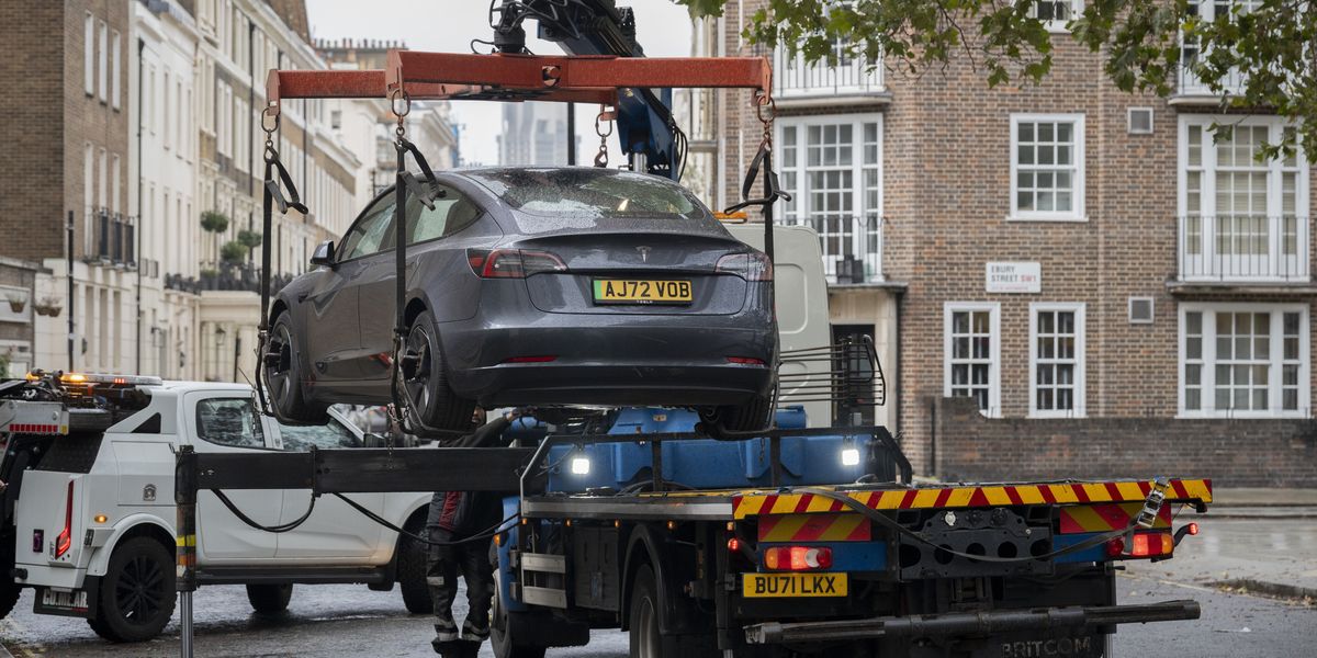 NextImg:Neighbour row explodes as woman gets revenge on homeowner who REFUSES to stop blocking driveway