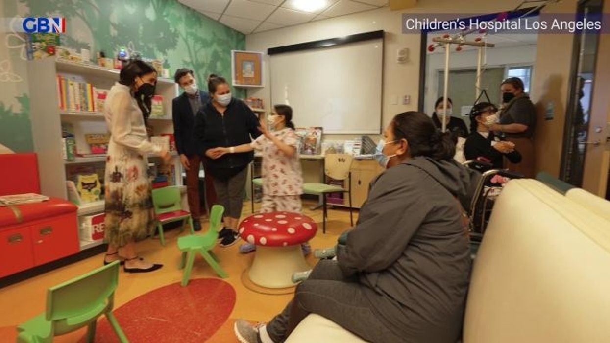 Meghan Markle suffers awkward wardrobe malfunction in Oscar de la Renta dress