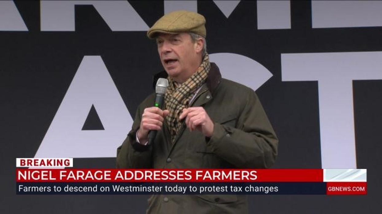 ‘End death taxes!’ Farage demands Starmer axes inheritance raid as Reform leader receives rapturous cheers ahead of farmers’ protest