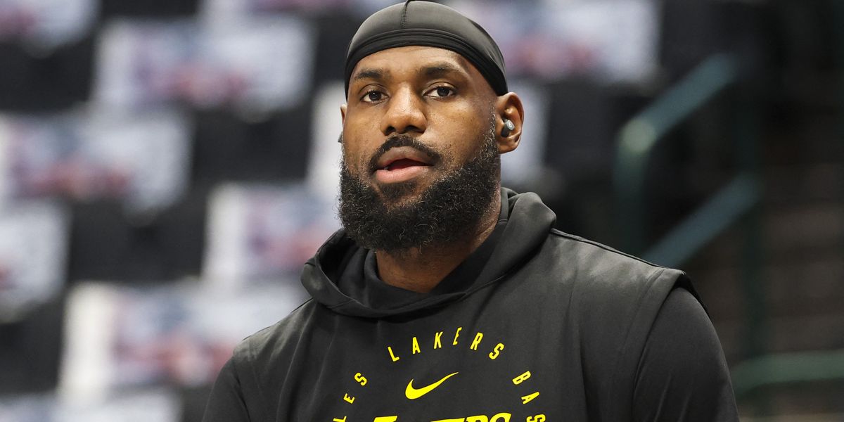 NextImg:LeBron James and family forced to evacuate $23m mansion amid LA wildfires