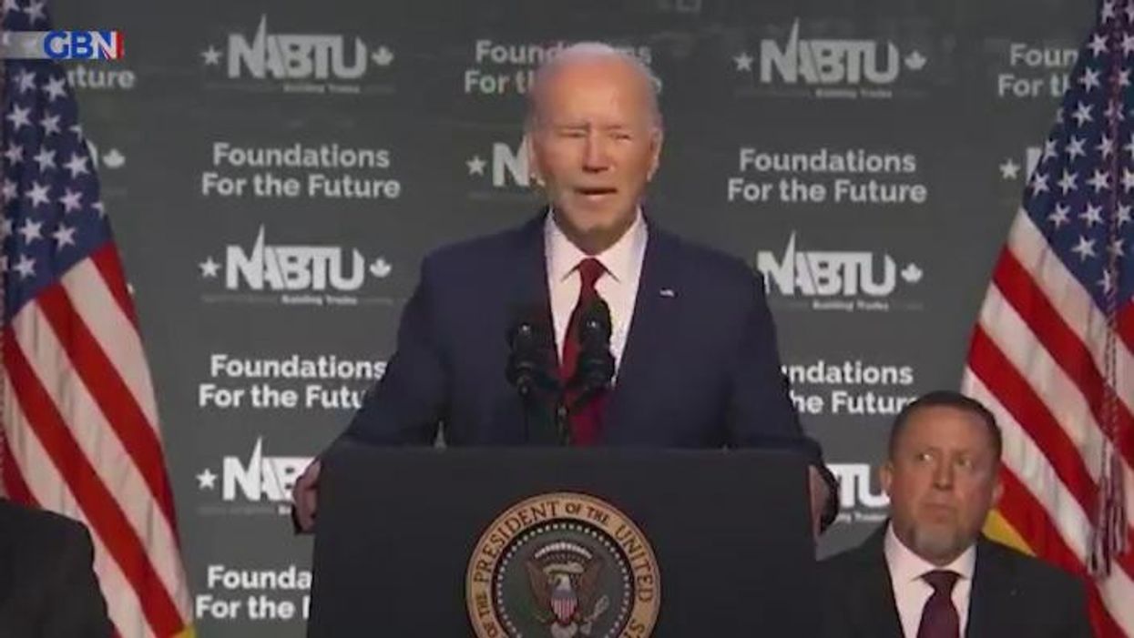 Joe Biden in new excruciating gaffe as he embarrassingly struggles with autocue