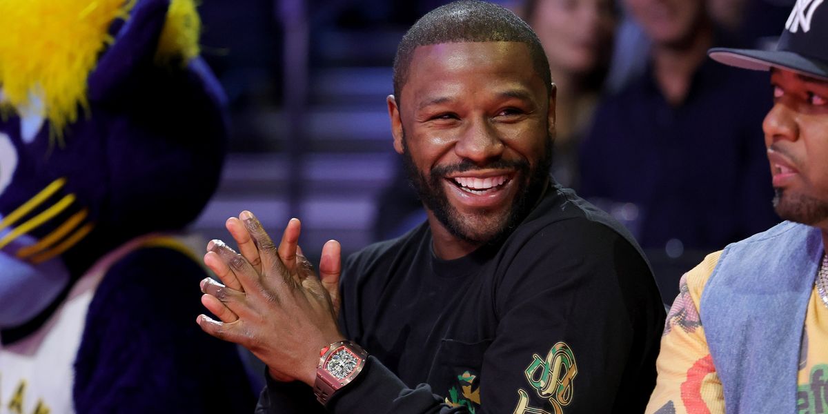 NextImg:Floyd Mayweather reveals staggering tax bill as boxing icon splashes on Super Bowl for 34 lucky friends