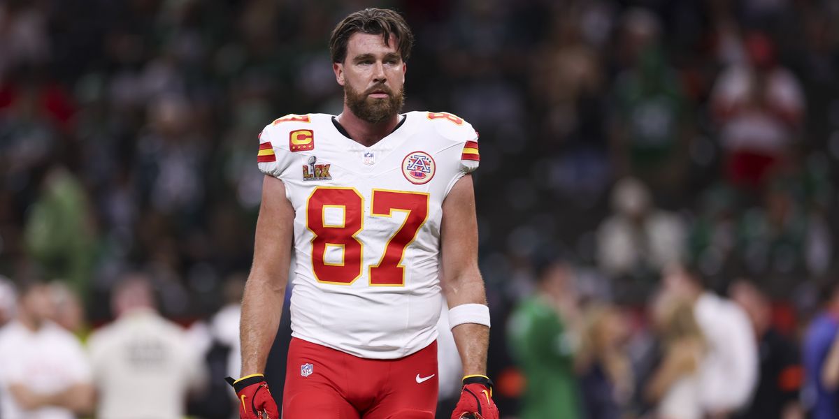 NextImg:Travis Kelce 'in line to pocket staggering bonus' after Taylor Swift's stance on retirement emerged