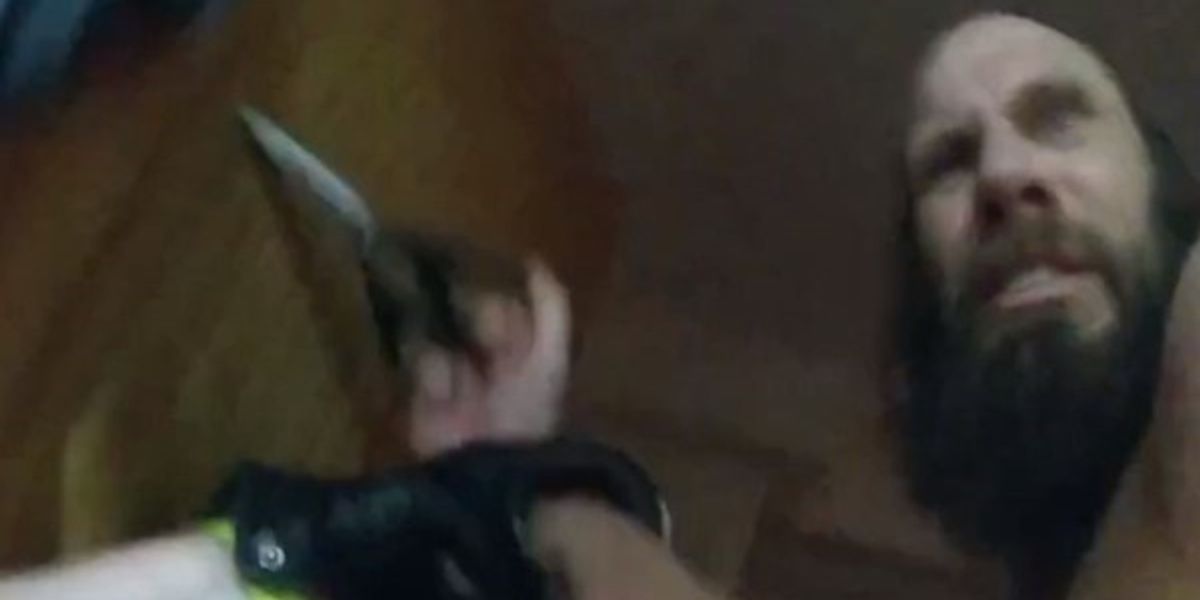 NextImg:Police officer stabbed 23 times with scissors by 'naked carpenter'