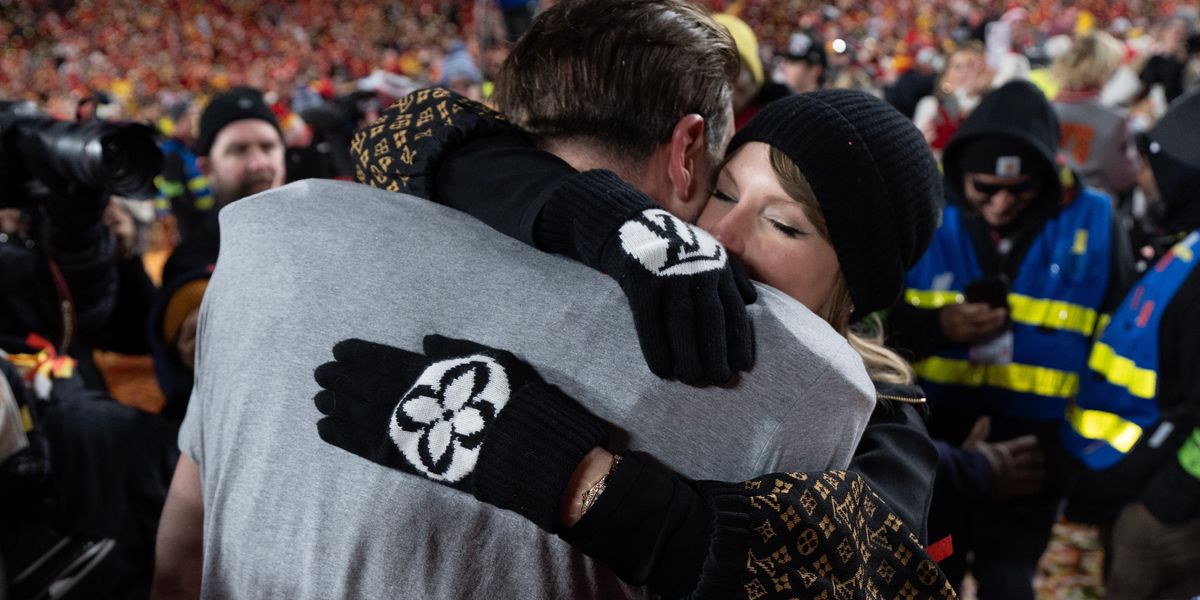 NextImg:Travis Kelce and Taylor Swift's relationship earns staggering amount for the NFL as details emerge