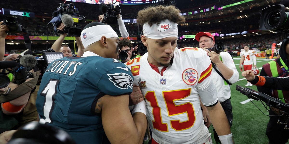 NextImg:Patrick Mahomes makes feelings clear with four-word message to Jalen Hurts after Super Bowl loss
