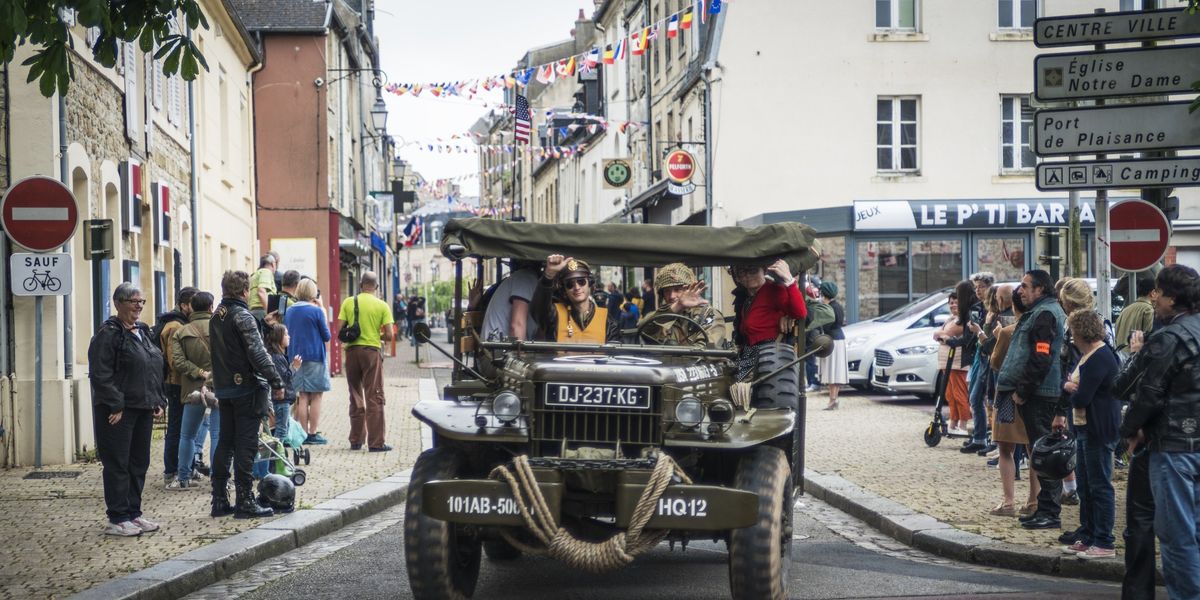 NextImg:'It's because of Brexit!' Fury as Union Jack snubbed by French town in D-Day commemoration
