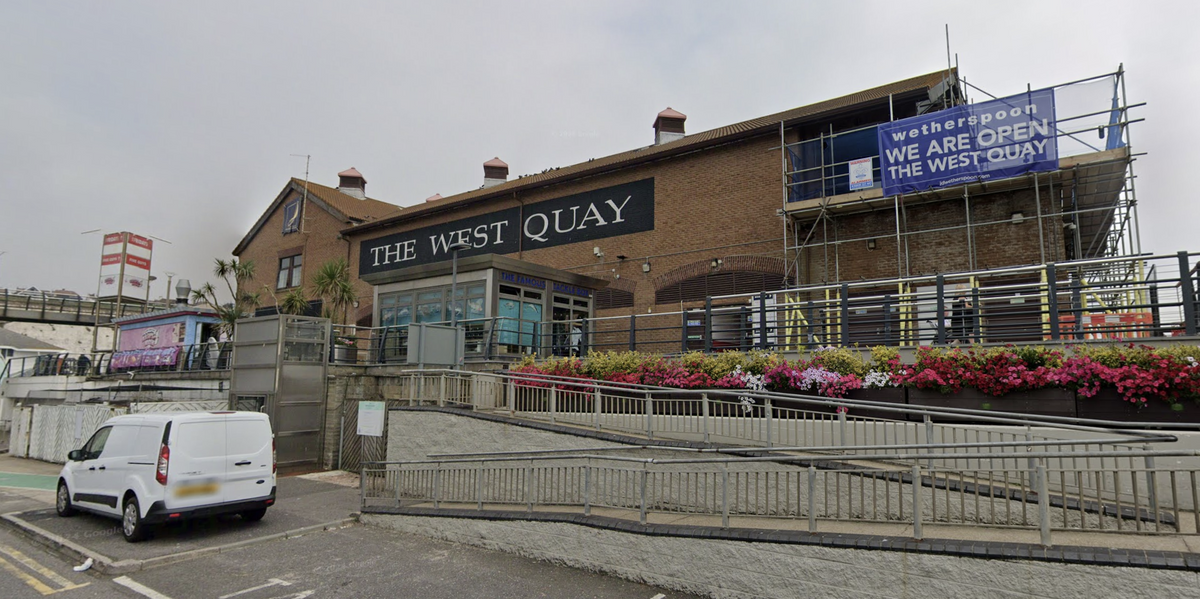 NextImg:Wetherspoon: Pubgoer dies in 'incident' at boozer as customers urgently evacuated