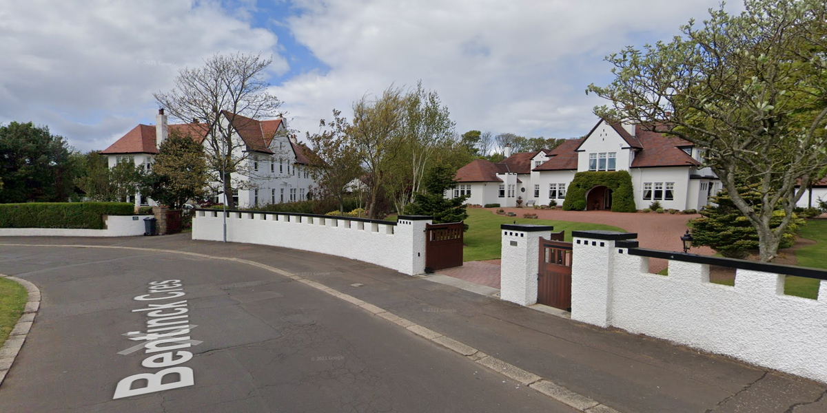NextImg:Neighbour fears house next door can stare straight into garden after permission granted for zip line