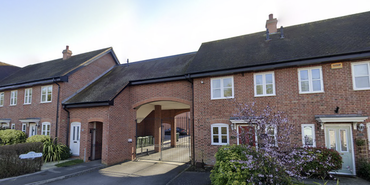 NextImg:Neighbours left 'fuming' after 'disgusting' council planning decision over extension on green space
