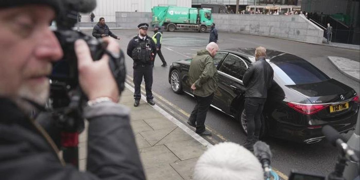 Russell Brand arrives at Southwark Crown Court as star faces new charges Russell Brand arrives at Southwark Crown Court as star faces new charges