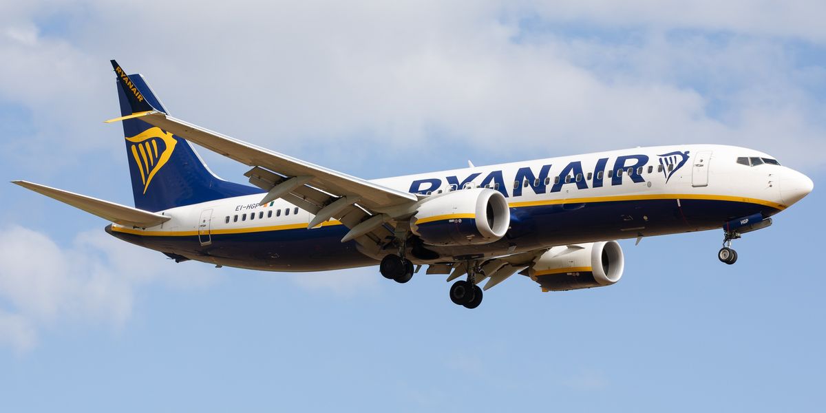 NextImg:Ryanair horror as father-to-be dies on flight while pregnant wife was completely UNAWARE sitting on different row