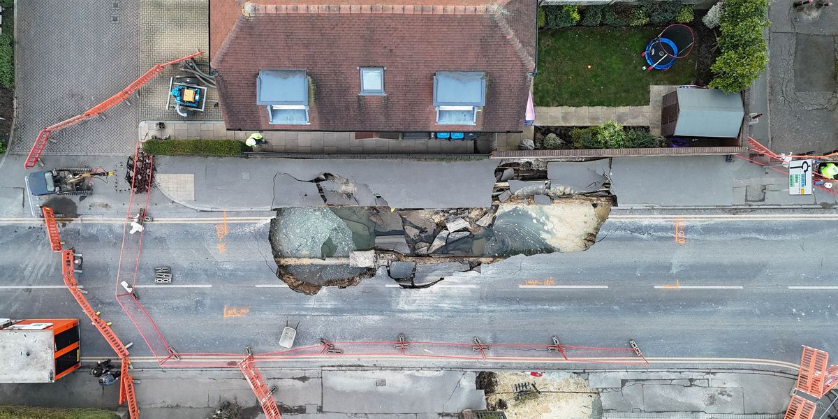 NextImg:Major incident declared as massive 60ft sinkhole opens up in leafy Surrey village
